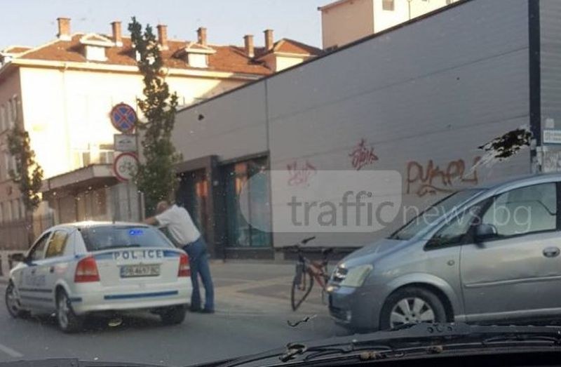 Блъснатият велосипедист в Пловдив се движил по велоалея, но не спрял на стоп линия СНИМКА