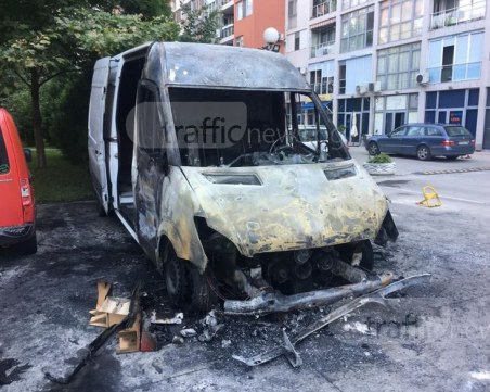 Арменци след палежа на буса: Ако полицията не разкрие бандитите, следващия път ще разследва убийство