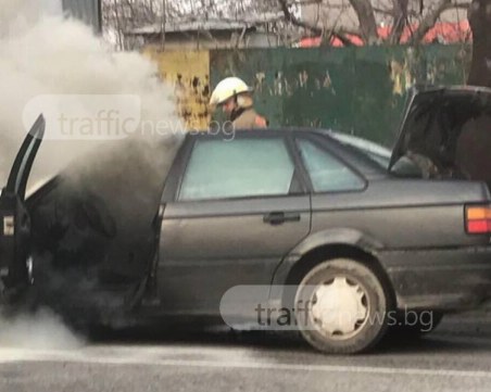 Фолксваген пламна край Пловдив след удар в БМВ