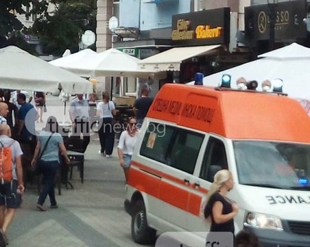 Пловдивчанин колабира на Джумаята! Линейка не може да стигне до него СНИМКИ