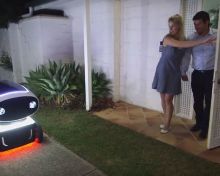 Роботи замениха доставчиците в Китай! Започнаха да доставят колети и храни