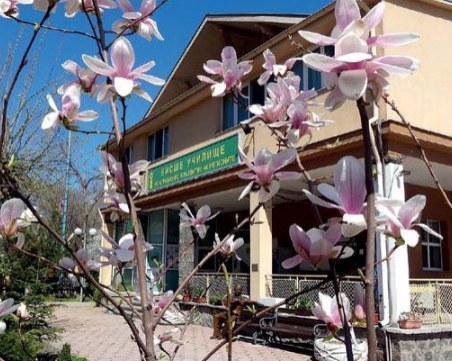 Ставаш студент – печелиш кола, таблет или екскурзия до Париж