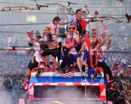 Уникален жест! Хърватските национали дариха 23 милиона