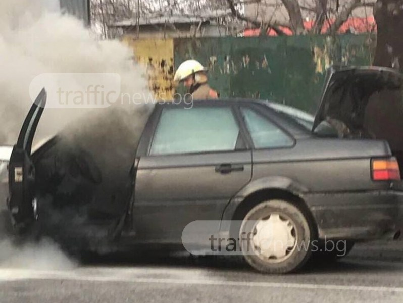 Фолксваген пламна край Пловдив след удар в БМВ