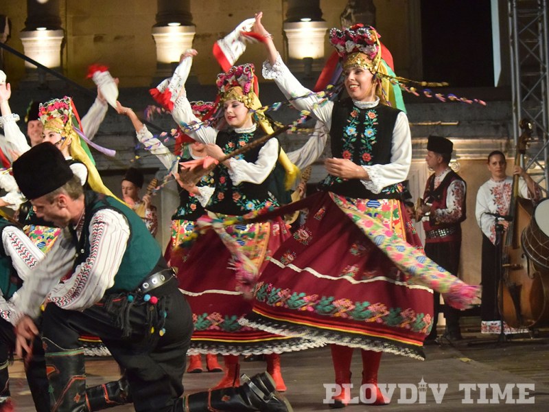 Народна музика озвучава Пловдив! Музиканти и танцьори  от цял свят идват под тепетата