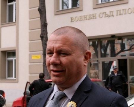 Четат присъдата срещу ген. Димитър Шивиков, обвинен, че раздавал посуда и палатки