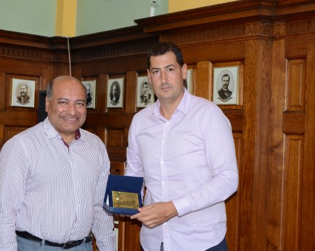 Кметът Тотев се похвали на президента на ЕБВР: Издали сме повече разрешения за строеж от столицата