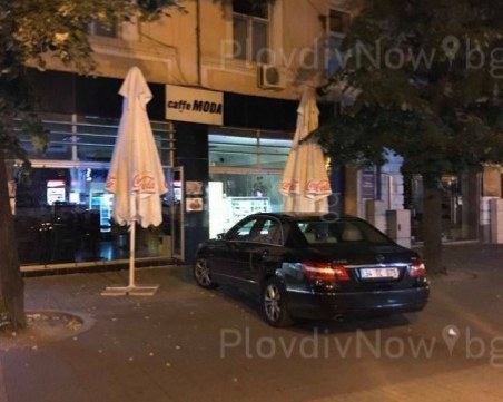 Нова атракция в Пловдив! Нощна разходка по Главната с ... мерцедес