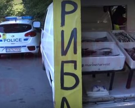 Ром продаде развалена риба на майка, натрови детето й ВИДЕО