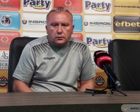 Треньорът на Ботев: Проблемите на Левски не ни успокояват
