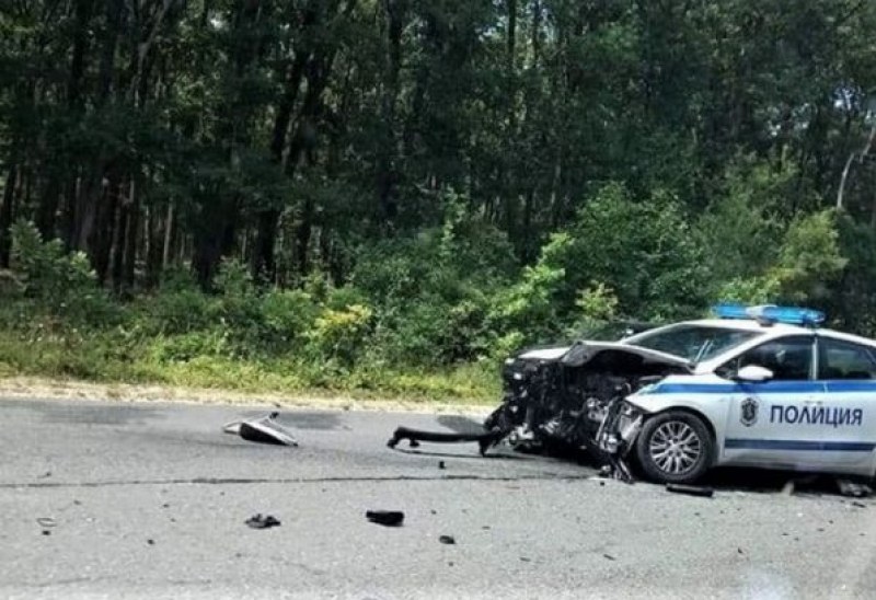 Патрулка помете пловдивски автомобил, щетите са сериозни СНИМКА