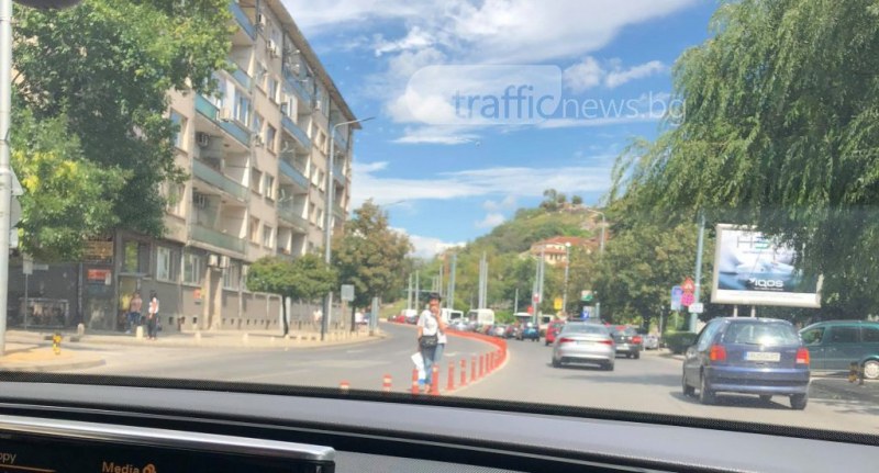 Пловдивчанка пресича главен булевард… през просото СНИМКА