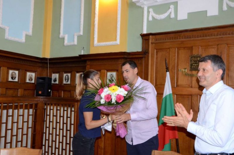Златна лаврова клонка от кмета Тотев за световната шампионка Алекс Начева СНИМКИ