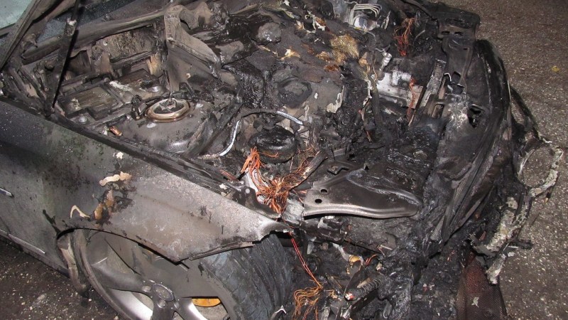 10 коли изгоряха като факла на охраняем паркинг в София
