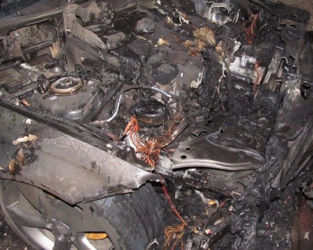 10 коли изгоряха като факла на охраняем паркинг в София