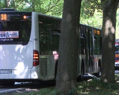 Aтака с нож в автобус в Германия, 14 души са ранени