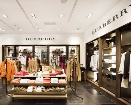 Burberry изгори дрехи, парфюми и аксесоари за 28,6 млн. паунда