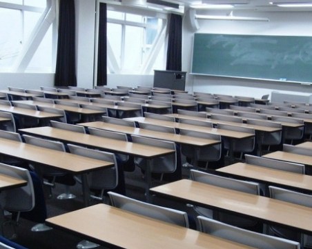 МОН предлага промени за ваканциите и изпитите през учебната 2018/2019 г.