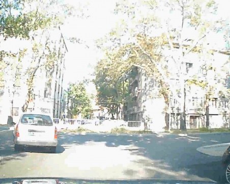 Поемаш в насрещното и шосето е твое! А къде са пътните знаци?