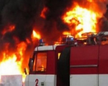 Пожар избухна в игрална зала в центъра на Бургас
