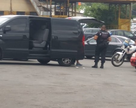 Сложиха белезници на шефа на КАТ - Габрово, още двама са полицаи са арестувани