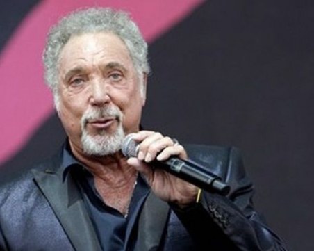 Том Джоунс отмени концерт, влезe в болница