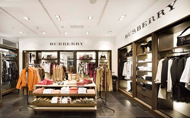 Burberry изгори дрехи, парфюми и аксесоари за 28,6 млн. паунда