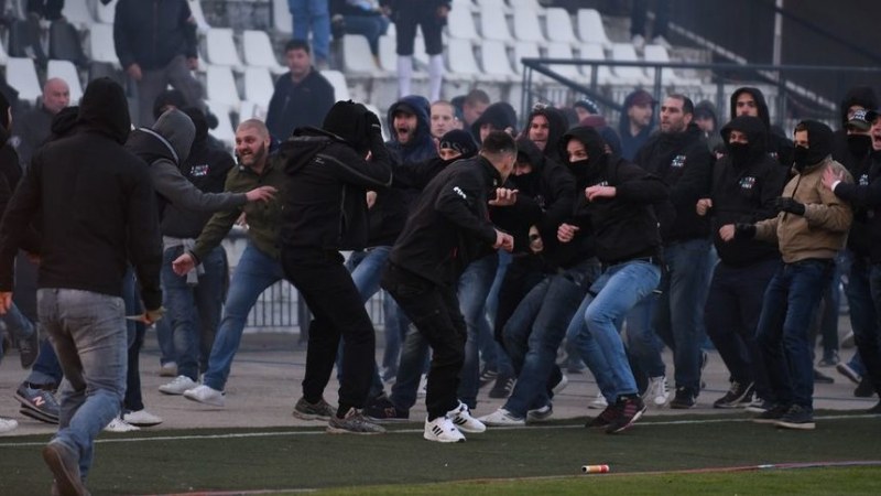 Приеха новите мерки срещу спортните хулигани