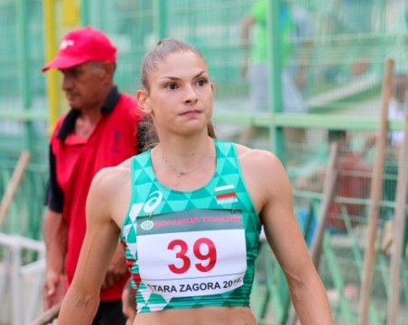 Габи Петрова с медал от Балканиадата