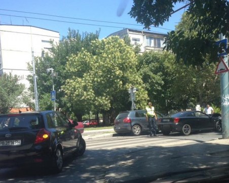 Катастрофа в Кючука! Две коли се удариха на кръстовище СНИМКА