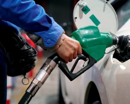 Няма места в Гърция до октомври! Бензинът на островите скочи до 2 евро, туристите се бунтуват