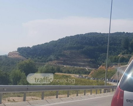 И отново! Пловдивчани чакат повече от час, за да минат през Маказа