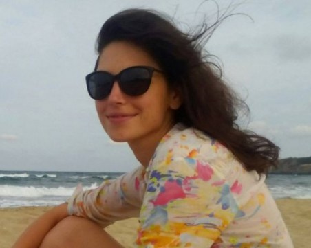 Критично е състоянието на младата лекарка, паднала от 7-ия етаж на блок