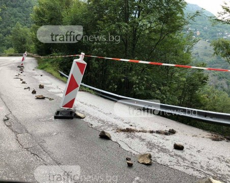 Пътят за Кръстова гора пропада! Огромни дупки и падащи камъни дебнат за жертви СНИМКИ