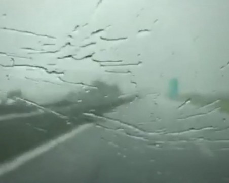 Пороят блокира движението и по АМ Тракия край Пловдив ВИДЕО