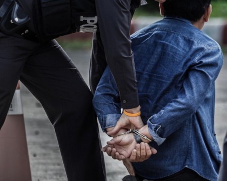 Акция край Пловдив: Спецченгета спипаха дилър на магистралата