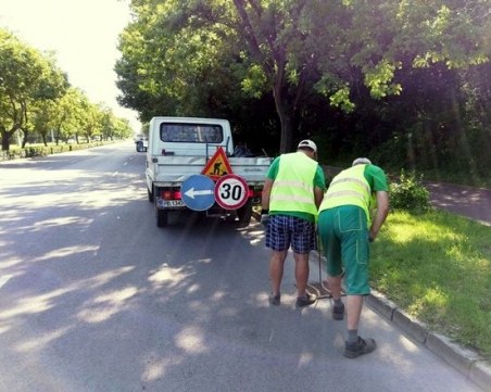 Продължават да чистят шахти в Пловдив! Внимавайте къде паркирате
