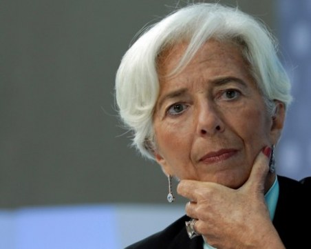 Самолетът на Кристин Лагард кацна аварийно