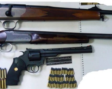 Специализирана полицейска операция в Пазарджишко! Откриха цял боен арсенал