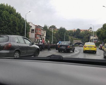 Три коли се нанизаха на централен булевард СНИМКИ