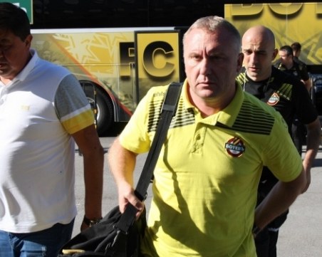 Трусовете в Ботев продължават! Феновете поискаха оставката на Ангел Палийски