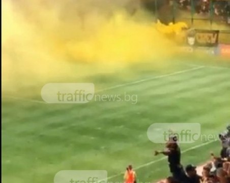 Одрусаха Ботев с 3300 лева заради скандирания срещу БФС и димките ВИДЕО
