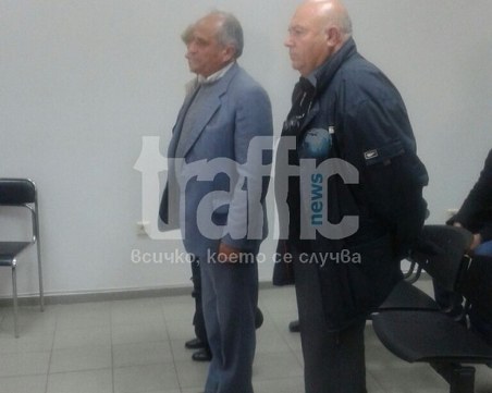 Кой е по-голям - ОИК Брезово или съдът? Комисията отказа да махне осъдения кмет, отива на прокурор