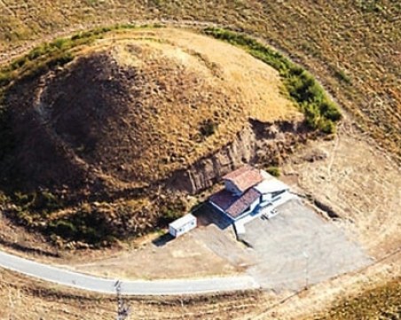 Откриха уникална императорска могила край Пловдив