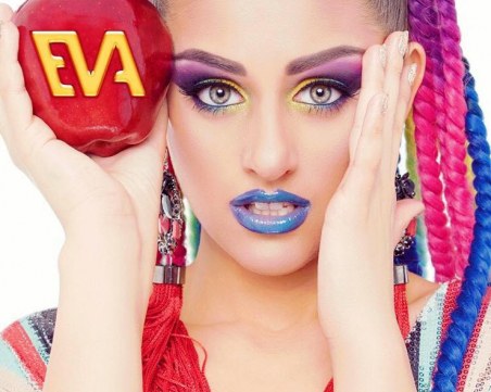 Нападнаха певицата EVA в интернет! Хакерите разбиха профила й в Инстаграм СНИМКИ