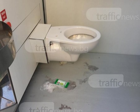 Тоалетните за 180 бона в Пловдив изпревариха манталитета на пловдивчани СНИМКИ