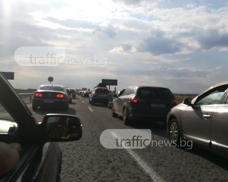 Аварирал тир затапи АМ Тракия между Пловдив и София