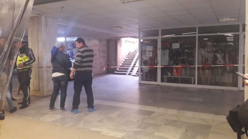 Простреляният в подлез - стабилен, но още с опасност за живота