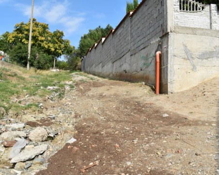 Два ковчега излетяха от катафалките по пътя за брестовишките гробища СНИМКИ