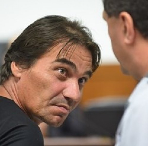 Шофьорът, помлял 11 коли с такси, карал с 90 км/ч СНИМКИ